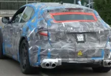 Кто-то построил шестиколесный суперкар Ferrari. Машина выглядит многообещающе