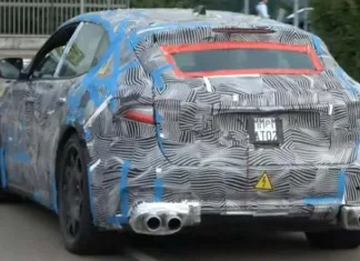 Кто-то построил шестиколесный суперкар Ferrari. Машина выглядит многообещающе